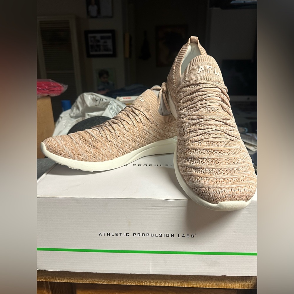 NIB APL Men's Techloom Wave in Ivory and Caramel Melamge - Size 14M - MSRP $245